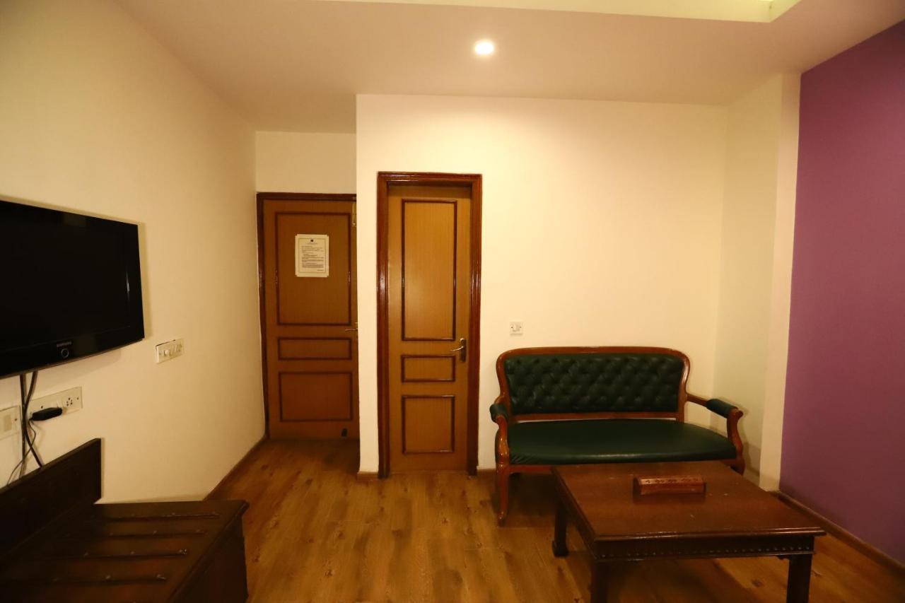 Hotel Ambica Palace Aiims New Delhi - Couple Friendly Local Id Accepted Ngoại thất bức ảnh