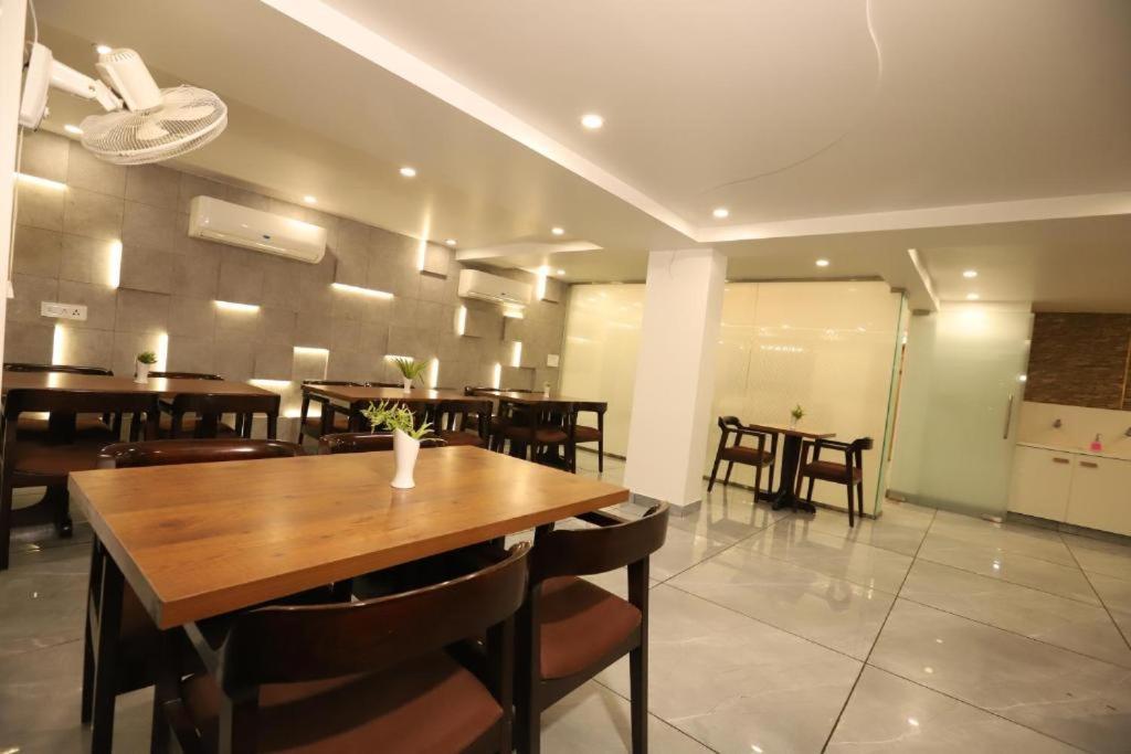 Hotel Ambica Palace Aiims New Delhi - Couple Friendly Local Id Accepted Ngoại thất bức ảnh